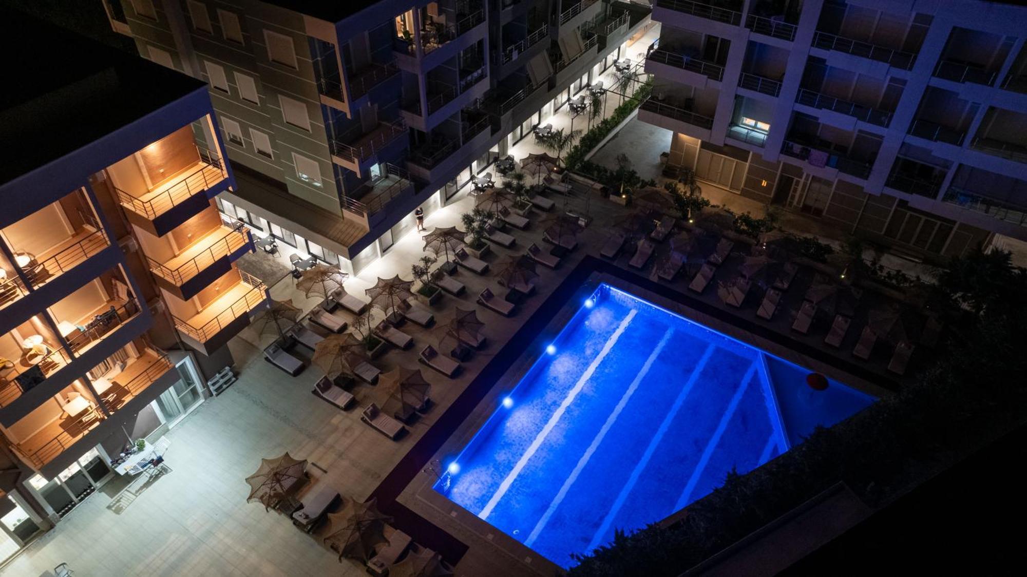 Gest Hotel Radhima Kültér fotó