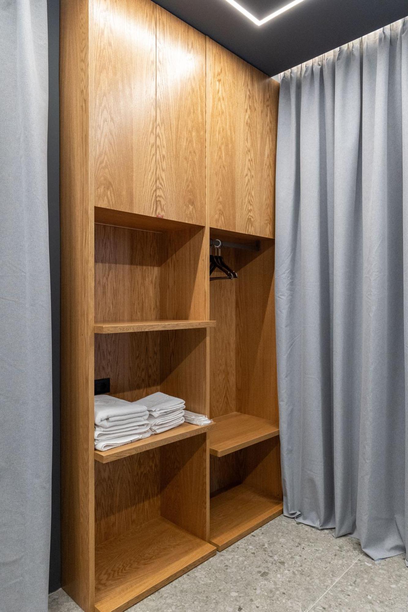 Gest Hotel Radhima Kültér fotó