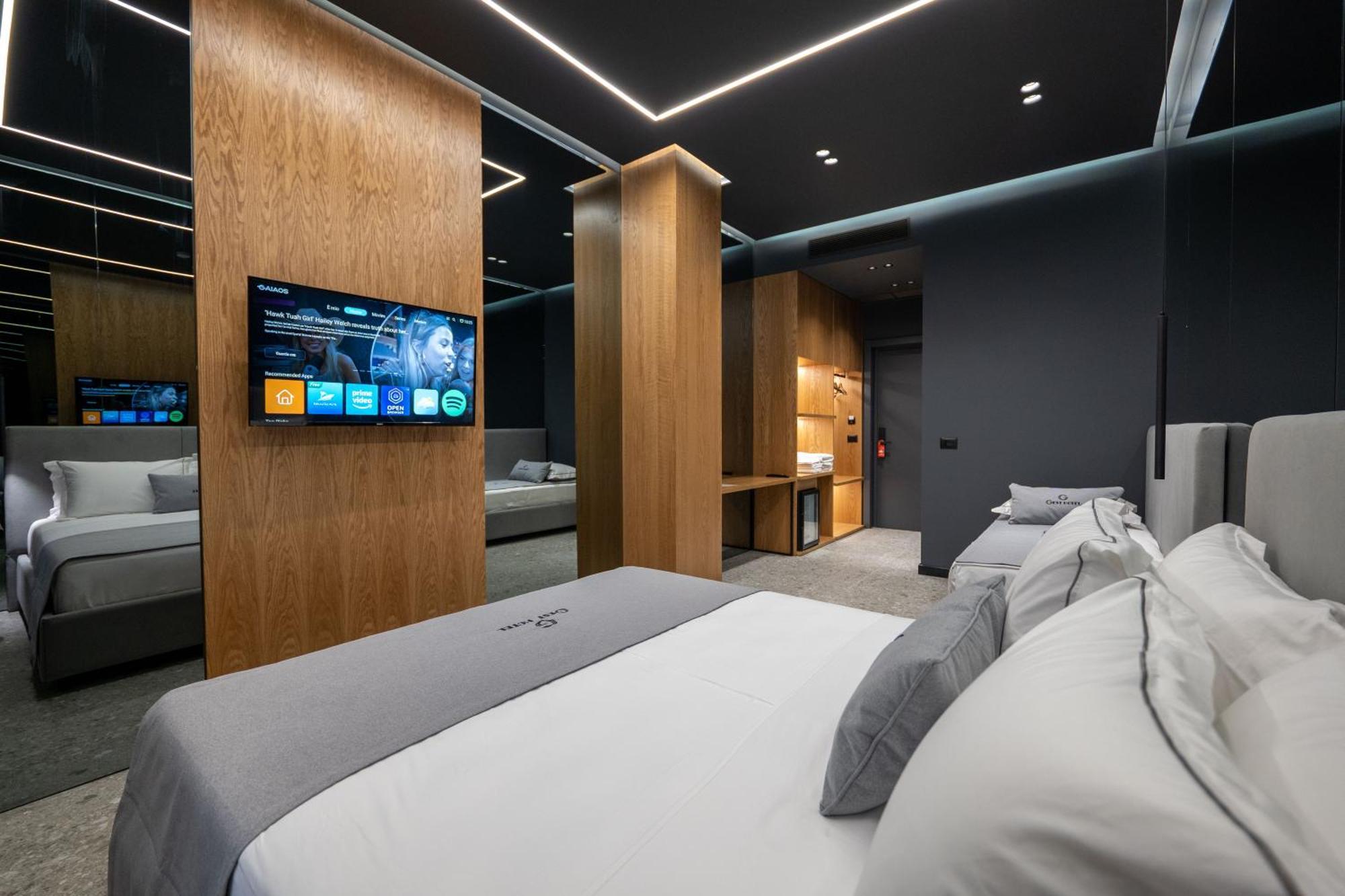 Gest Hotel Radhima Kültér fotó