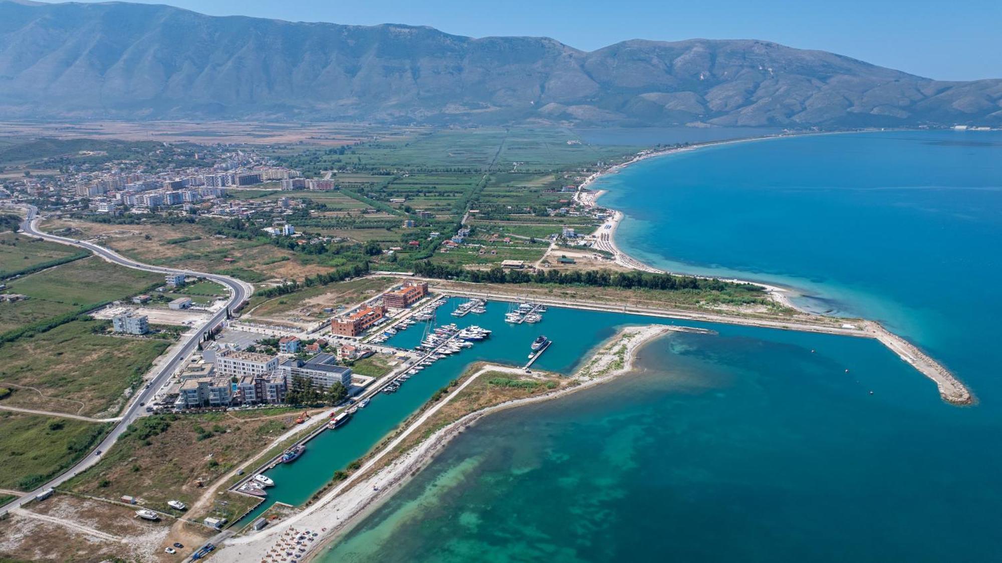Gest Hotel Radhima Kültér fotó