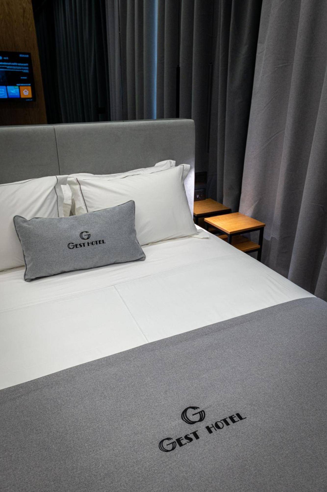Gest Hotel Radhima Kültér fotó