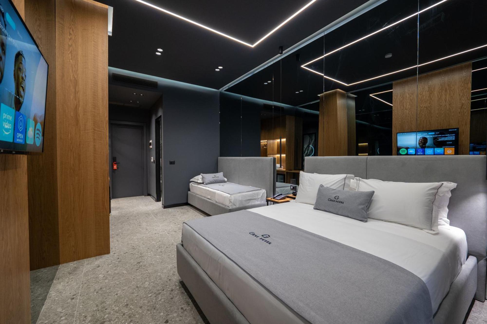 Gest Hotel Radhima Kültér fotó
