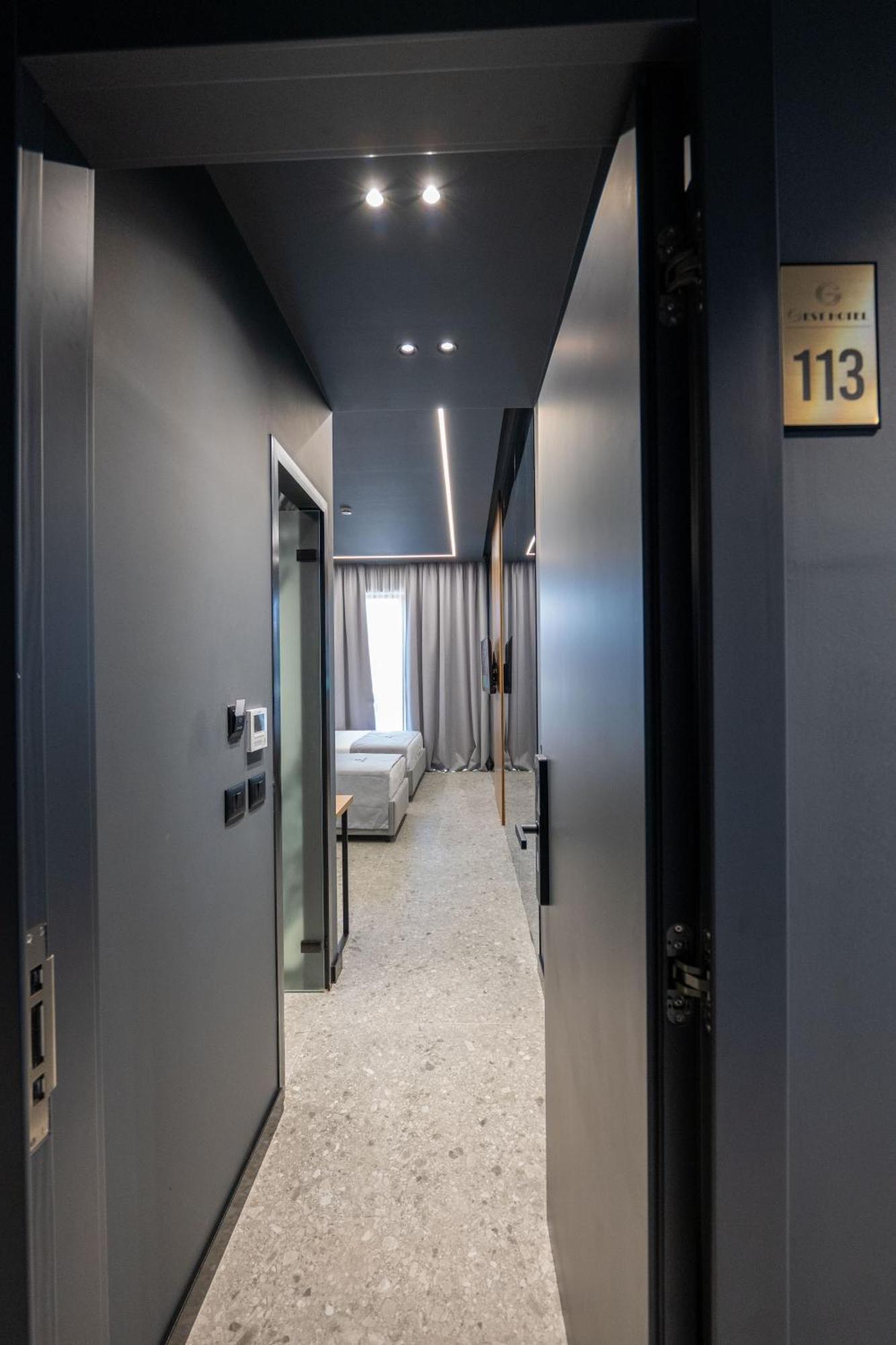 Gest Hotel Radhima Kültér fotó