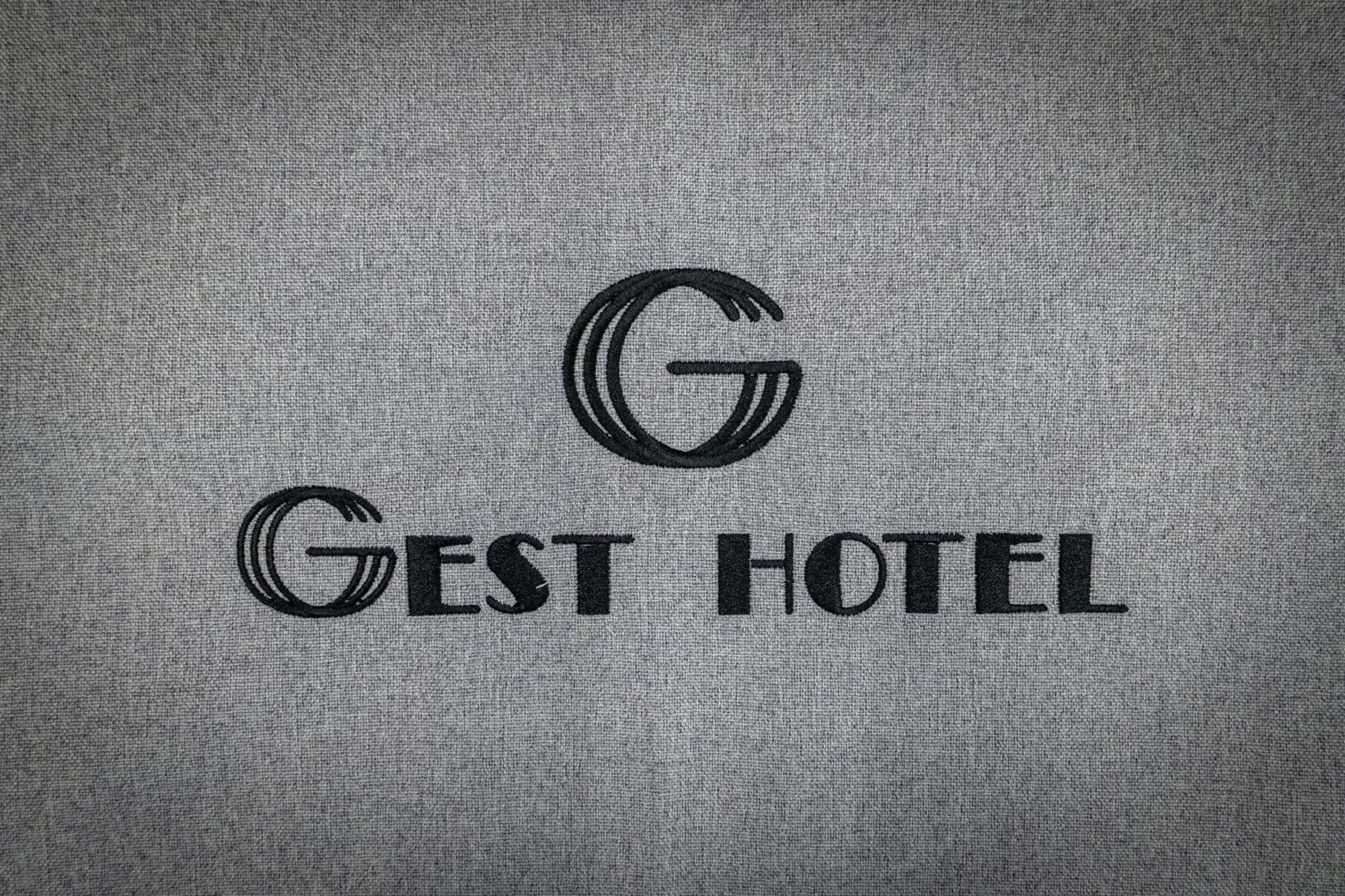 Gest Hotel Radhima Kültér fotó