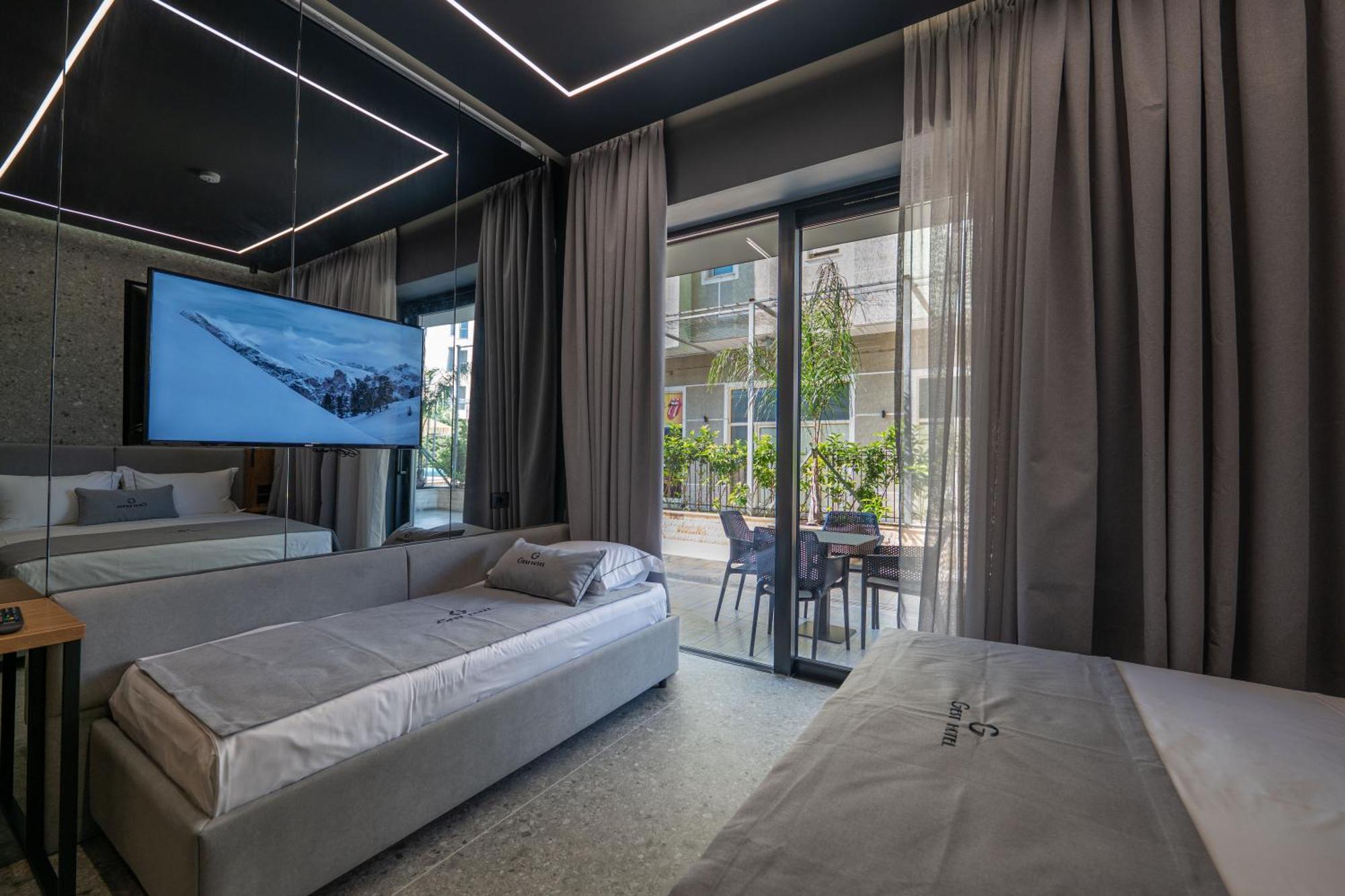 Gest Hotel Radhima Kültér fotó