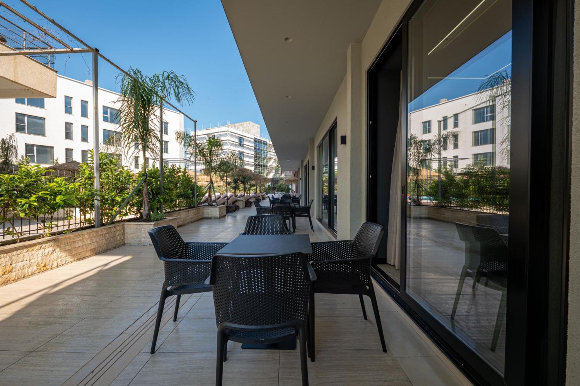 Gest Hotel Radhima Kültér fotó
