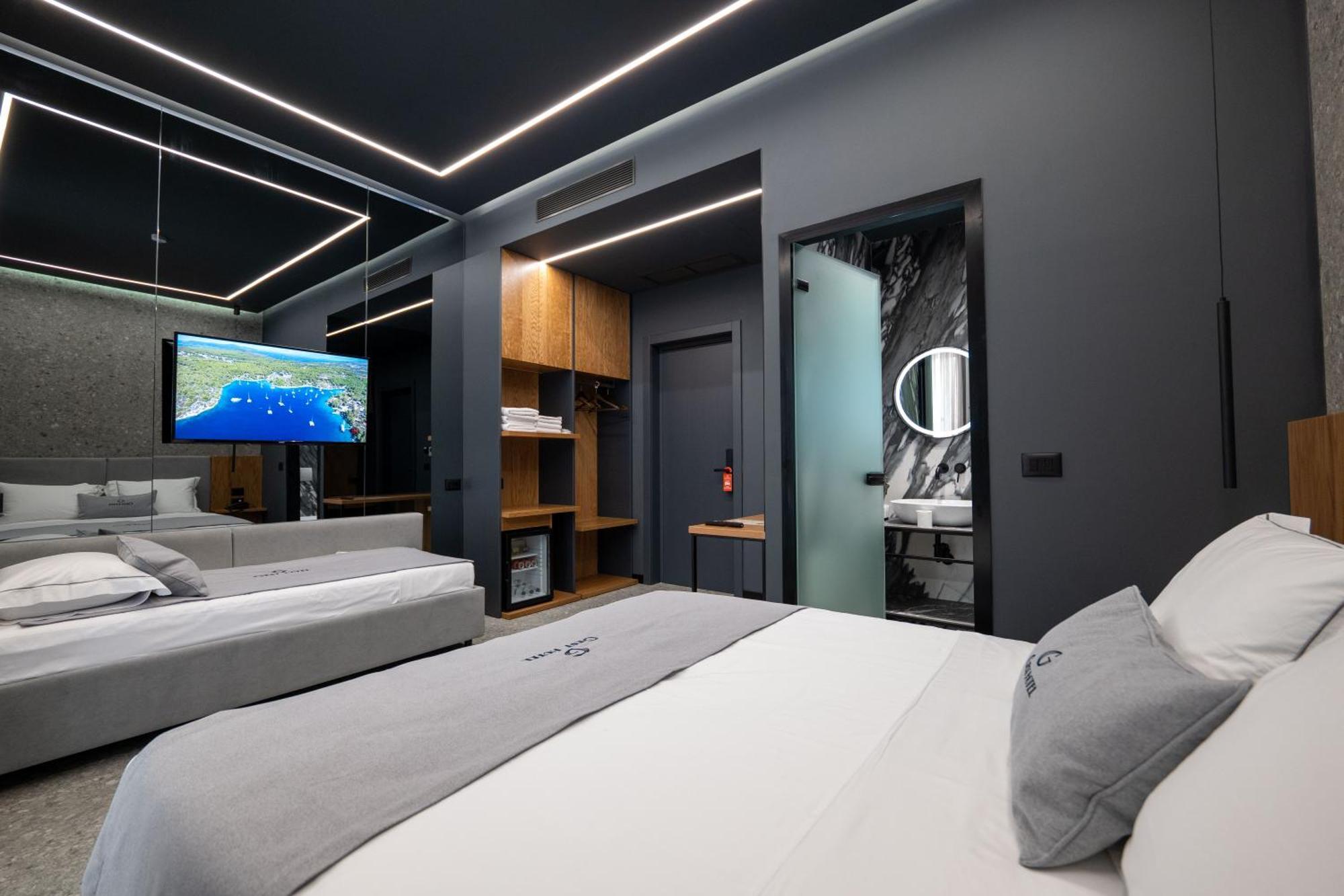Gest Hotel Radhima Kültér fotó
