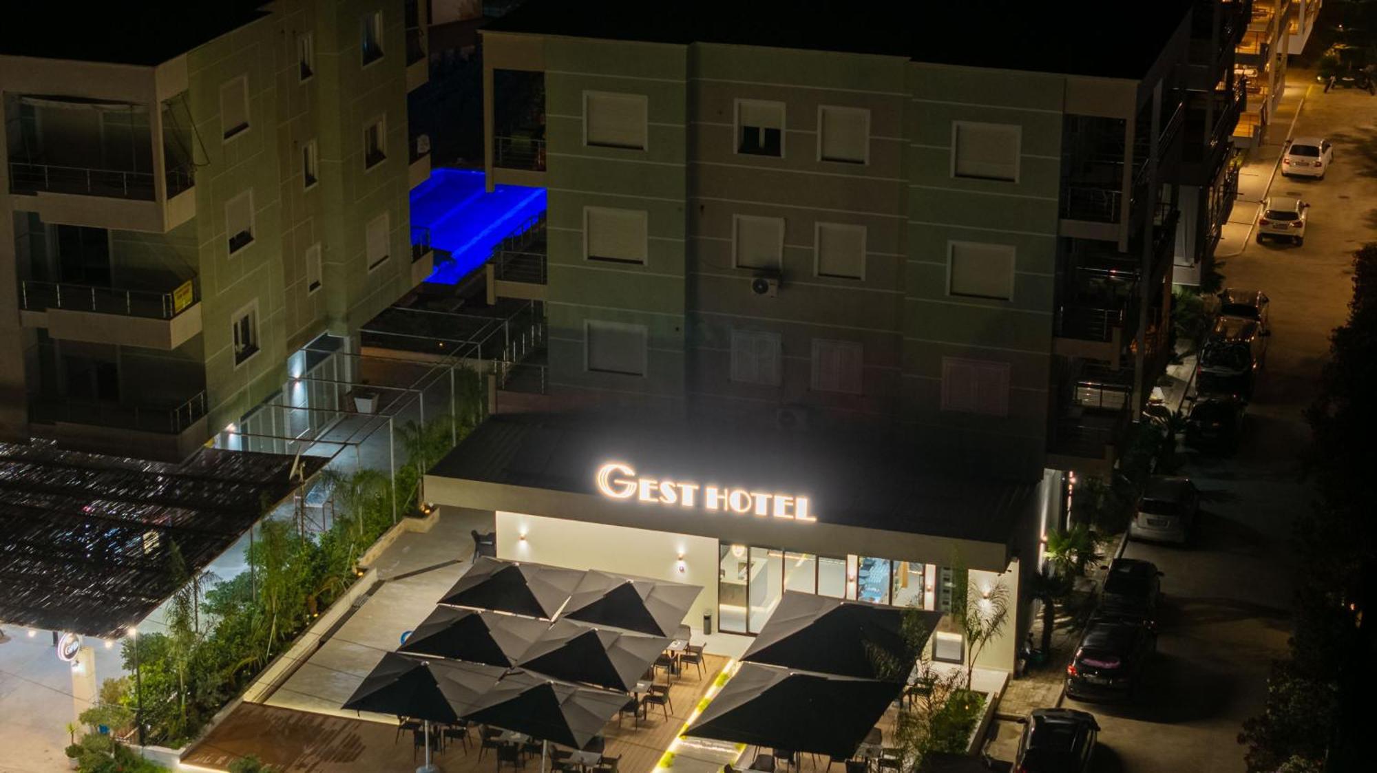 Gest Hotel Radhima Kültér fotó