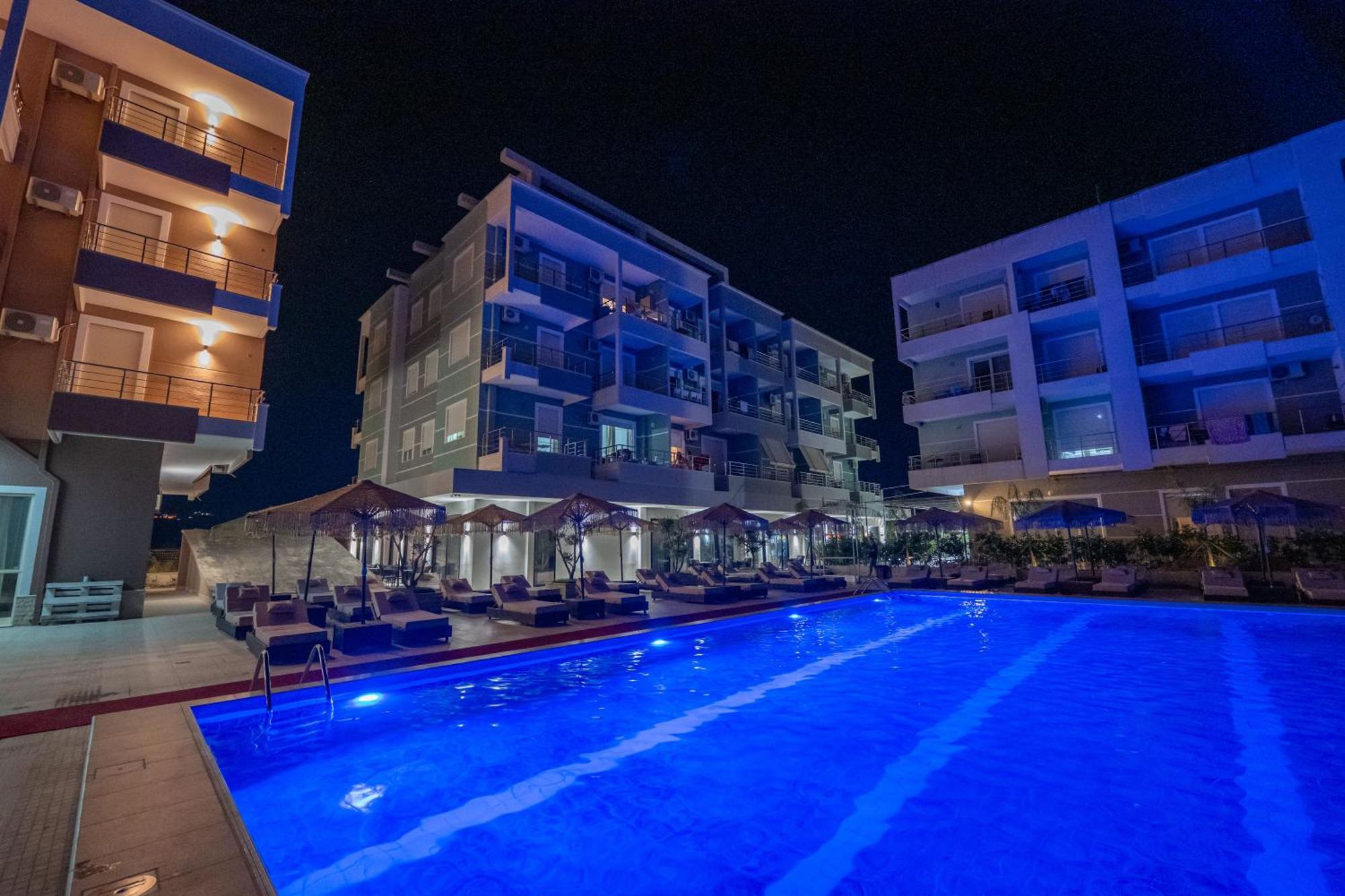 Gest Hotel Radhima Kültér fotó