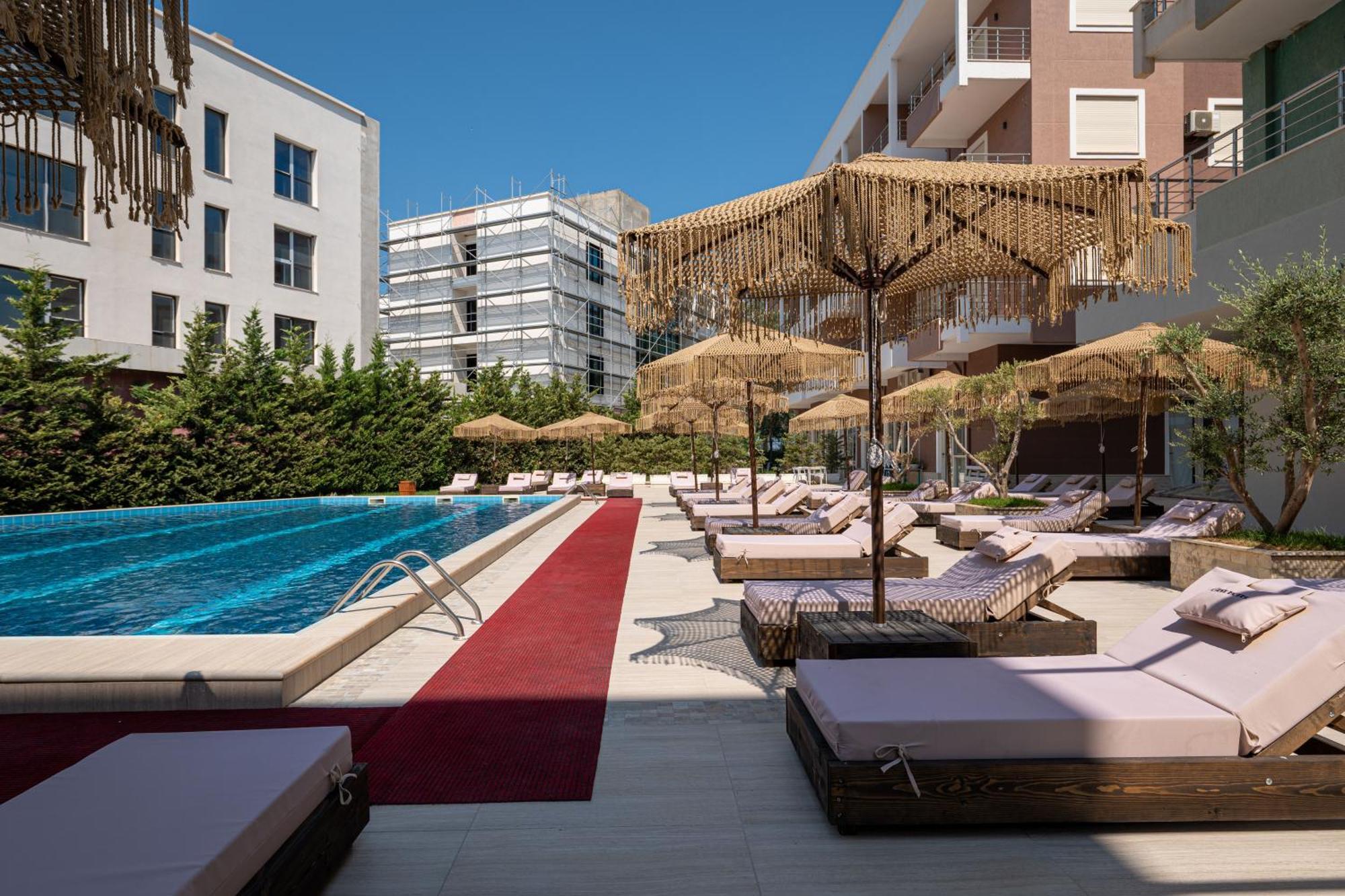 Gest Hotel Radhima Kültér fotó