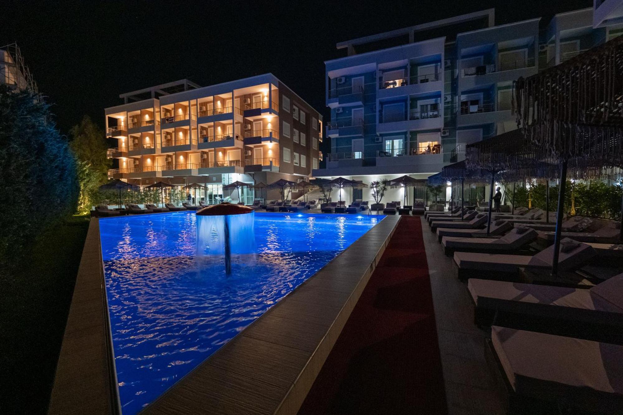 Gest Hotel Radhima Kültér fotó