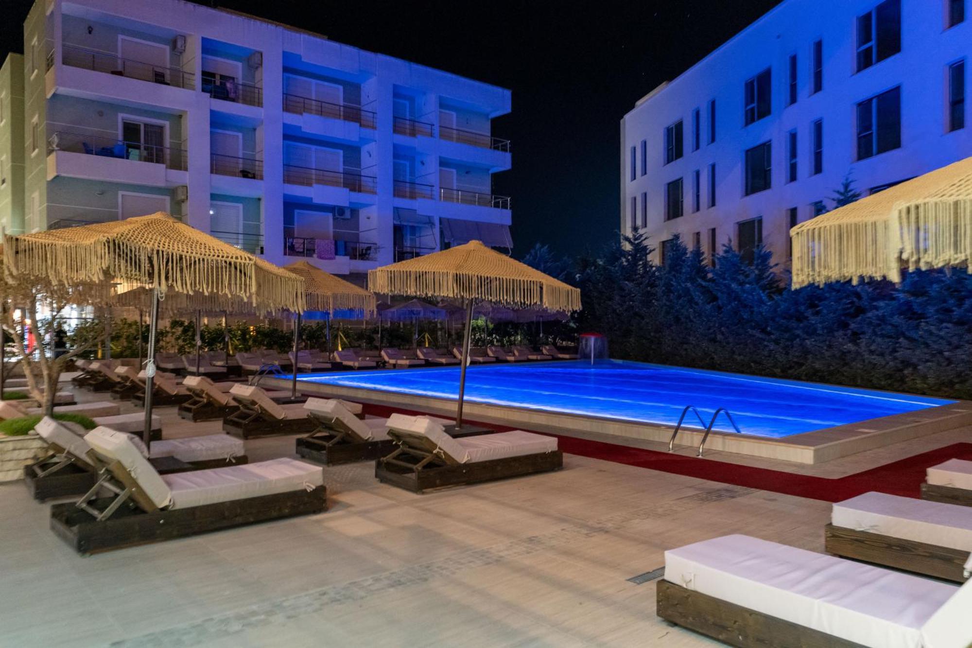 Gest Hotel Radhima Kültér fotó